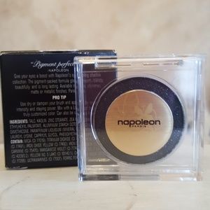 New Napolean Black Velvet Eyeshadow